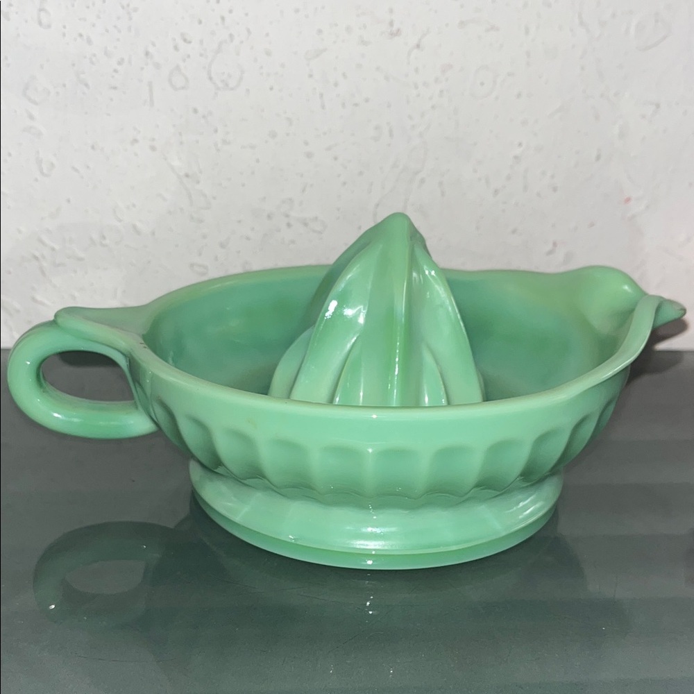 Vintage Jadeite Jade Green Uranium Glass Manual Reamer Juicer Glows